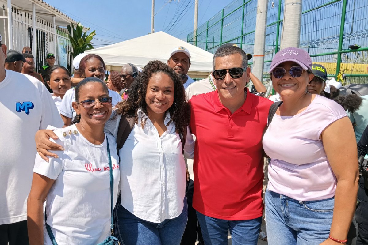 Cartagenita cuenta con su Alcalde.
<a href="/dumek_turbay/">Dumek Turbay Paz</a> Aquí la palabra pesa, porque estamos con el que sí hace.
Lo esperamos pronto en nuestro territorio para visionar juntos el muelle donde nos sentaremos a ver el atardecer y donde saldrán las lanchas para las islas #Diciendoyhaciendo