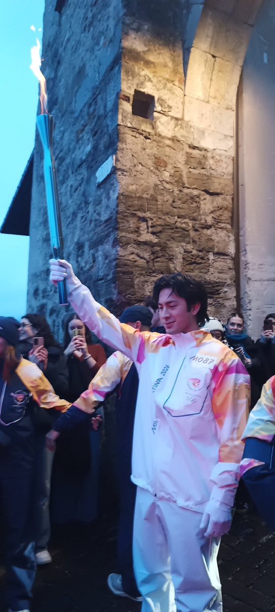 dailyhollanov's tweet image. do you guys mind if i cry a little bit?