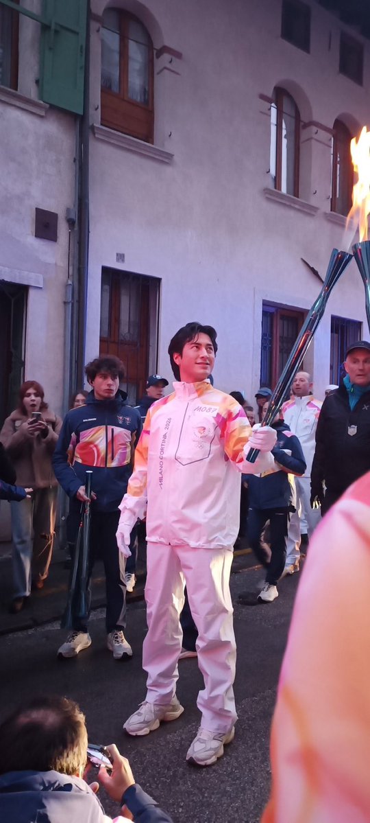 dailyhollanov's tweet image. do you guys mind if i cry a little bit?