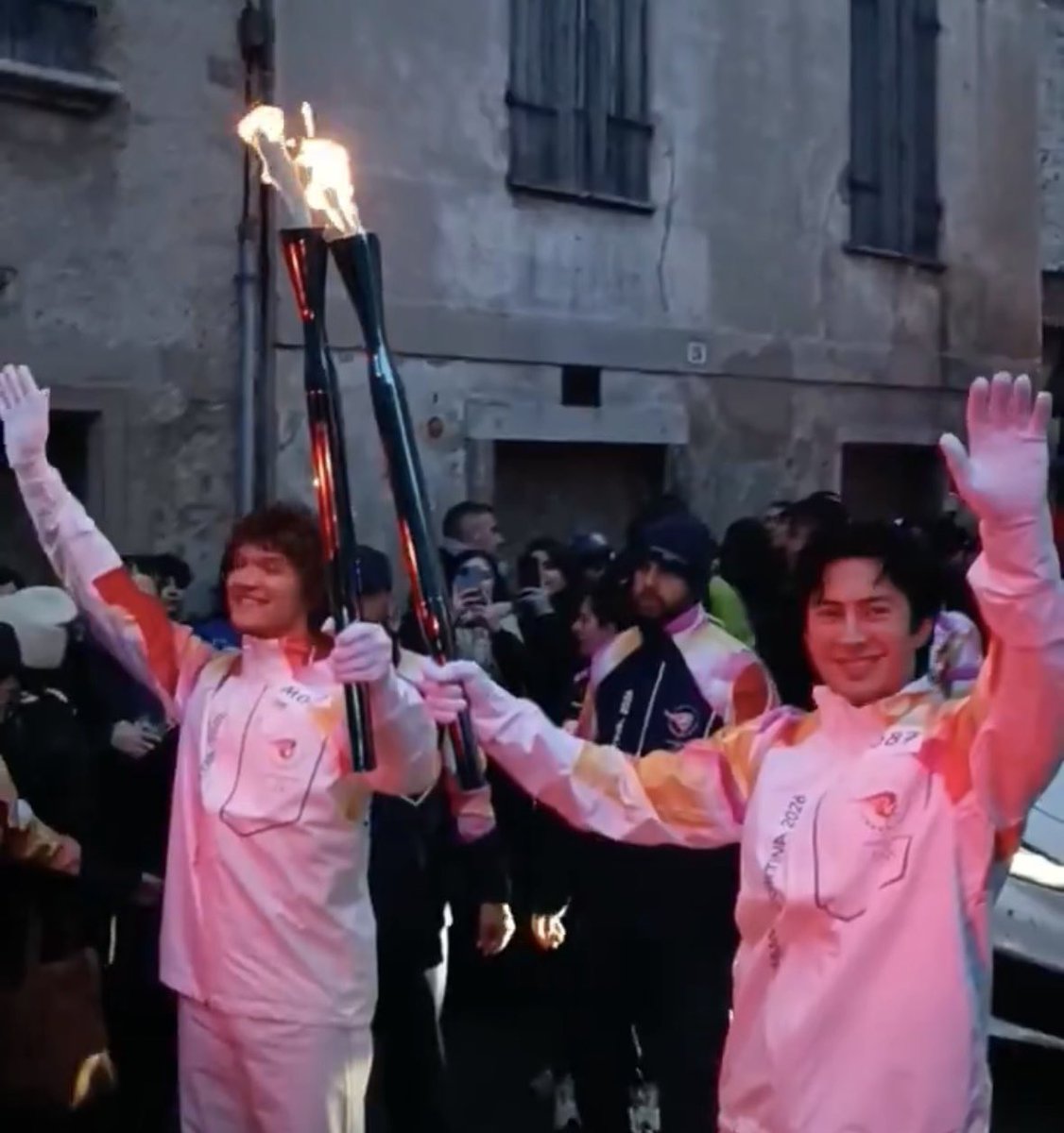 _mika60_'s tweet image. Day 1 👼👼                               Day 94 🔥🔥