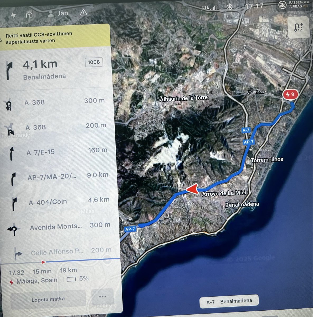 jan_westerling's tweet photo. Can someone explain me @Tesla what is happening here? I told my vehicle besides Plaza Mayor that I need to have 60% left in the battery at the destination. The program told me to go to the charger at Plaza Mayor with 14% left. Instead I drove on because I knew there was 1/ https://t.co/Q8ChABpSFZ
