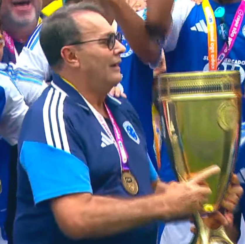 O Cruzeiro merece // O Pedrinho BH merece

É os crias do Cabuloso.