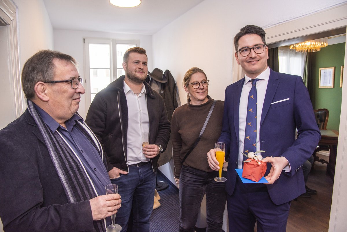 🎉 Wahlkreisbüro-Eröffnung in Fürth!

Über 100 Gäste bei der Eröffnung unseres zweiten Wahlkreisbüros in der Fürther Innenstadt – ein starkes Signal! 💪
👉 Politik findet nicht nur in Berlin statt, sondern vor Ort in unseren Kommunen.
Mit meinem Team in Fürth &amp; Nürnberg
