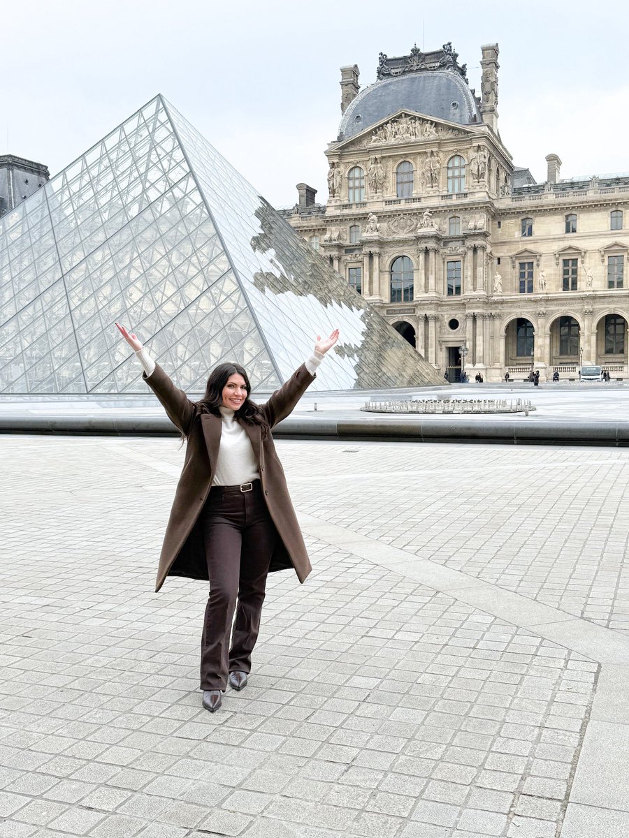 MisSarahf's tweet photo. There’s something magical about Paris. The architecture, the history, the culture, the cafés on every corner, the pastries that taste better than anything you’ve ever had, and the feeling that every street is a postcard. Lucky to have experienced it 🇫🇷 https://t.co/gnk4Pf0P1Z