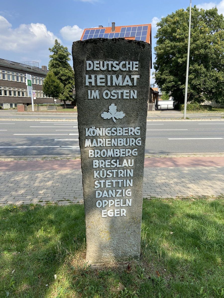 Unvergessen sind auch meine geliebten Städte im Osten, die für immer in meinem Herzen und meinen Gedanken deutsch bleiben werden. Sie mögen versucht haben, uns aus dem Land auszulöschen, aber niemals aus unserem Geist.