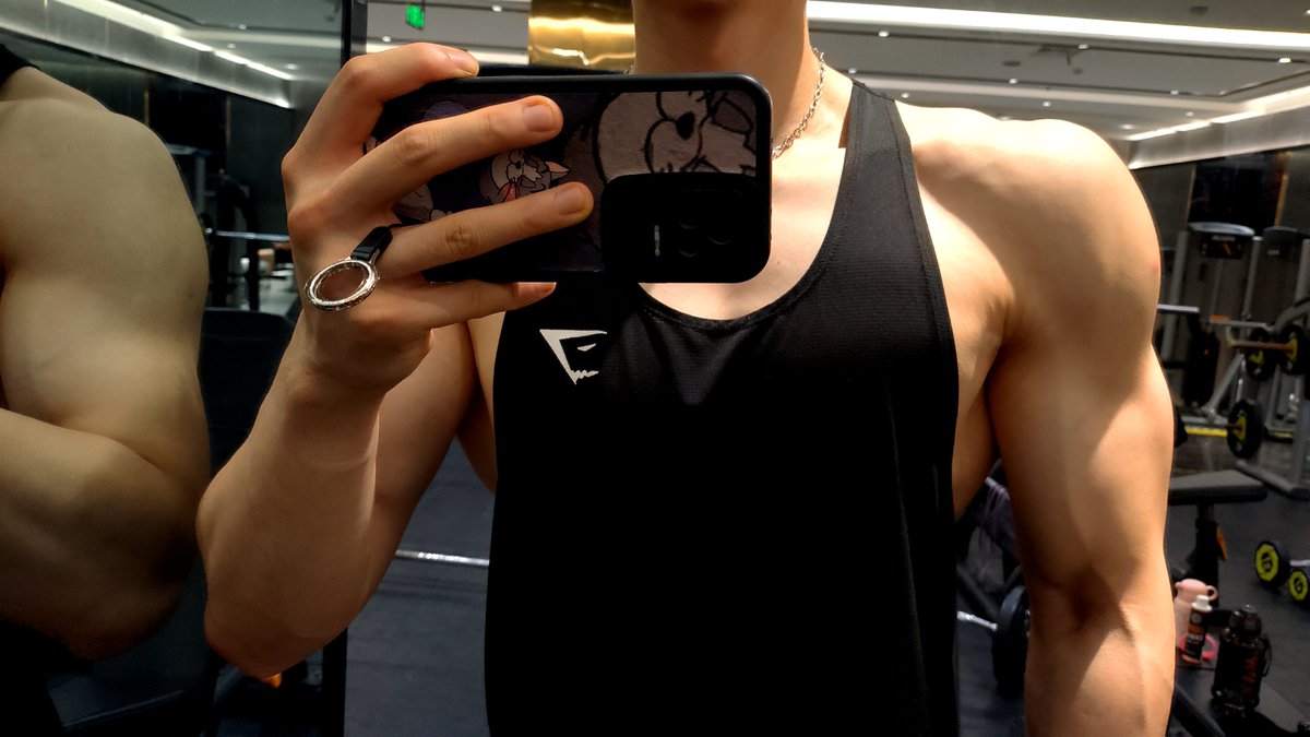 Vickphysique's tweet photo. #GymLife https://t.co/epGl0nnXgu
