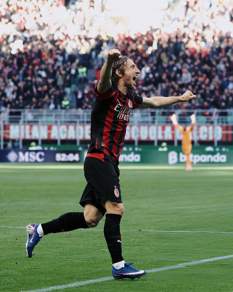 EleModric's tweet image. Best midfielder in the world plays tonight