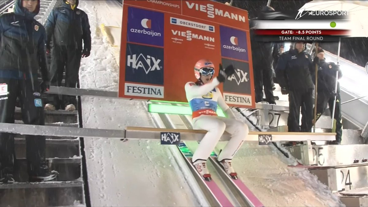 Zielone światło, Dawid Kubacki na belce i... krzyczy na obsługę z dmuchawami, aby je odsunęli, bo musi skakać.

Mistrzostwa świata w lotach narciarskich #Oberstdorf2026. Druga najważniejsza impreza sezonu.

#skijumpingfamily <a href="/Skijumpingpl/">Skijumping.pl</a>