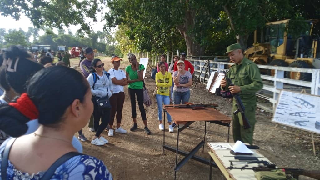 Desde horas tempranas a través de un plan de aviso a todo el Consejo de Defensa Municipal (CDM) de ese territorio, iniciaron las actividades y ejercicios, con la participación de oficiales del <a href="/MinfarC/">Minfar_Cuba</a> y el <a href="/minint_cuba/">MININT_CUBA</a>, brigadas de producción y defensa, y población en general.