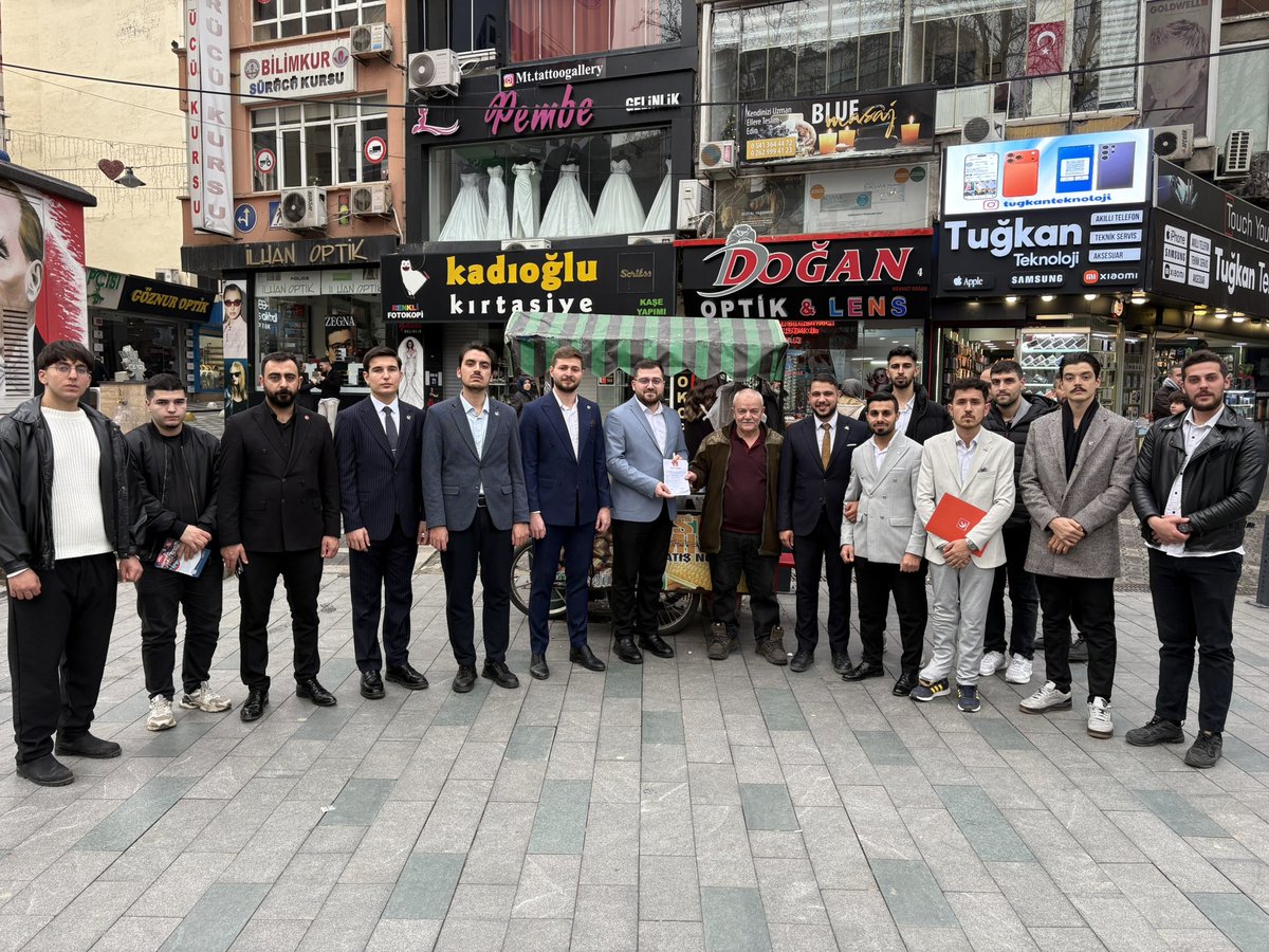 gencrefahkcl's tweet photo. Sefer Bizden Bismillah
Genel merkez gençlik  kolları halkla ilişkiler başkanımız M.Kerem Tellioğlu başkanımızın katılımlarıyla İl başkanımız Furkan Akgüneş ve teşkilat mensuplarımızın dahilinde İzmit yürüyüş yolunda vatandaşlarımızla buluşarak yeni üye kayıtları gerçekleştirdik. https://t.co/tbPaWKXsMR