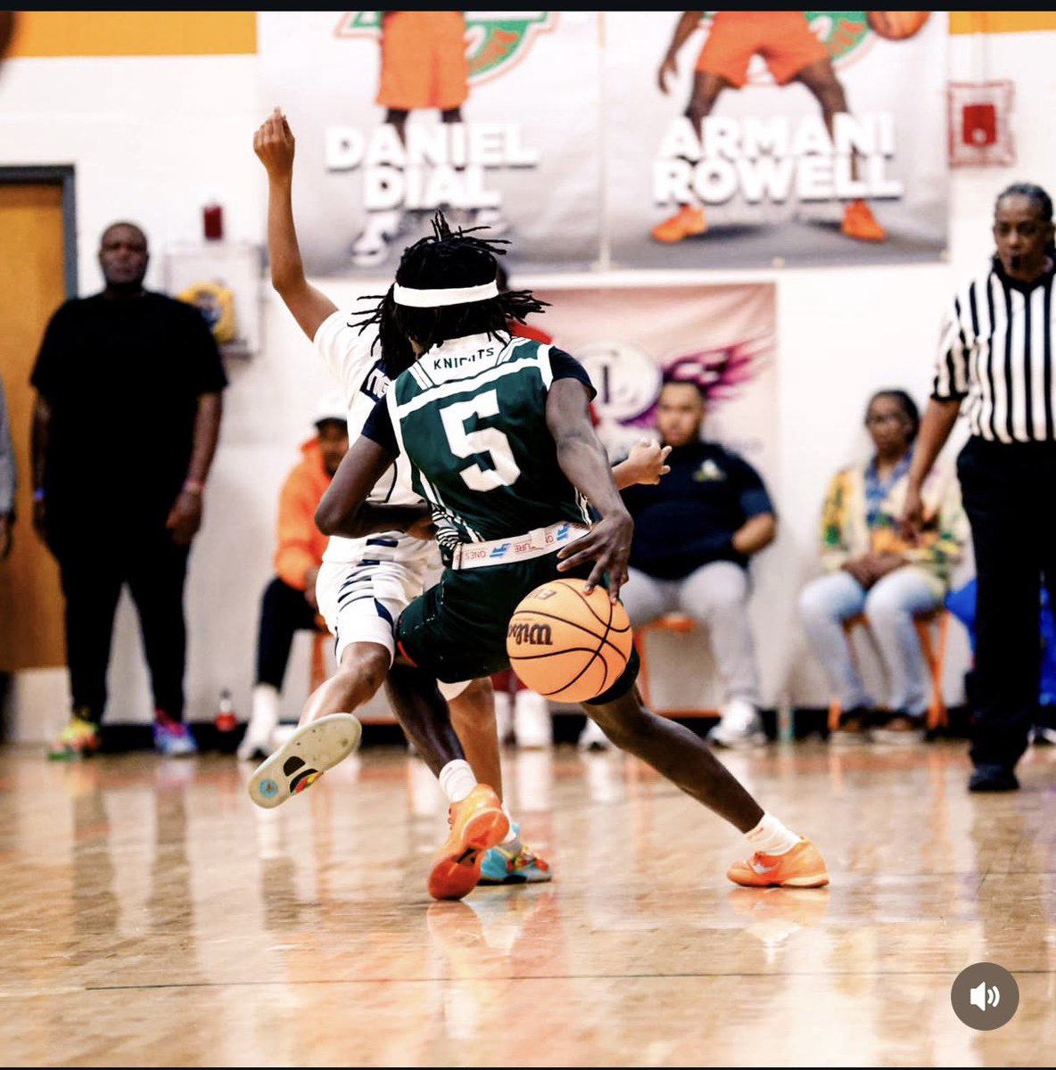 Showtimekee5's tweet photo. Rapped up my 8th grade season 30-2 over went to the championship both years we won last year came up short in the ship this year it’s ok doe come back better and more skilled all love to my coach and teammates that helped us do wat we did last 2 years showtime out till next time https://t.co/iF9fVwscPY