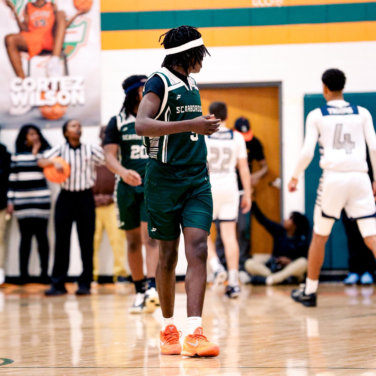 Showtimekee5's tweet photo. Rapped up my 8th grade season 30-2 over went to the championship both years we won last year came up short in the ship this year it’s ok doe come back better and more skilled all love to my coach and teammates that helped us do wat we did last 2 years showtime out till next time https://t.co/iF9fVwscPY