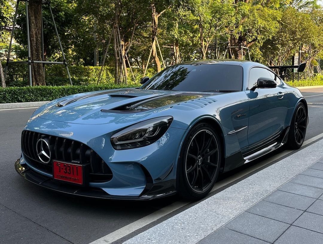 Hard to explain the feeling when the steering is this heavy and the front end just goes exactly where you point it. It's not even about speed anymore, it's just pure focus. 🖤