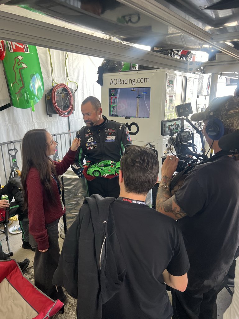 They did it! Dont forget to head to the LEGO stream to drop some likes and leave some love on the chat for them! We want this to be an experience they won’t forget! 

📺 youtube.com/live/hKEXA4_wH…