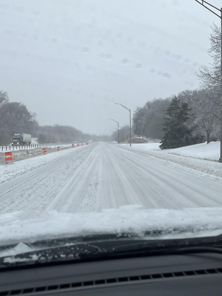 kyliving's tweet image. Traffic Alert - #ChristianCoKy - Sunday, Jan 25, 10 am 

#OakGrove -  W/B #I24 at the Tennessee State Line (Clarksville) 

@KYTCDistrict2 #KyTraffic @kystatepolice  ChristianCountyKentucky PembrokeKY LaFayetteKy GraceyKy HopkinsvilleKY OakGroveKy CroftonKy FortCampbell