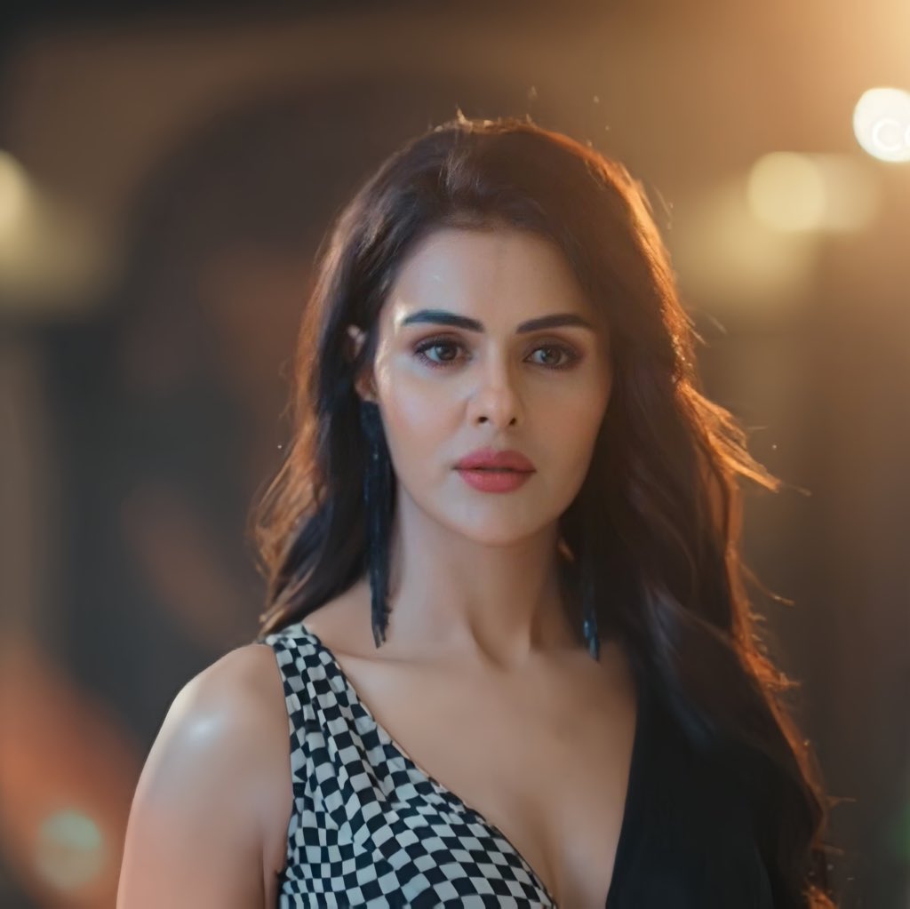 She is not here to just survive in the  naagin franchise .
She is here to slay and set a new bar . 
Ekta kapoor exactly knew what she was doing . 
#PriyankaChaharChoudhary #naagin7