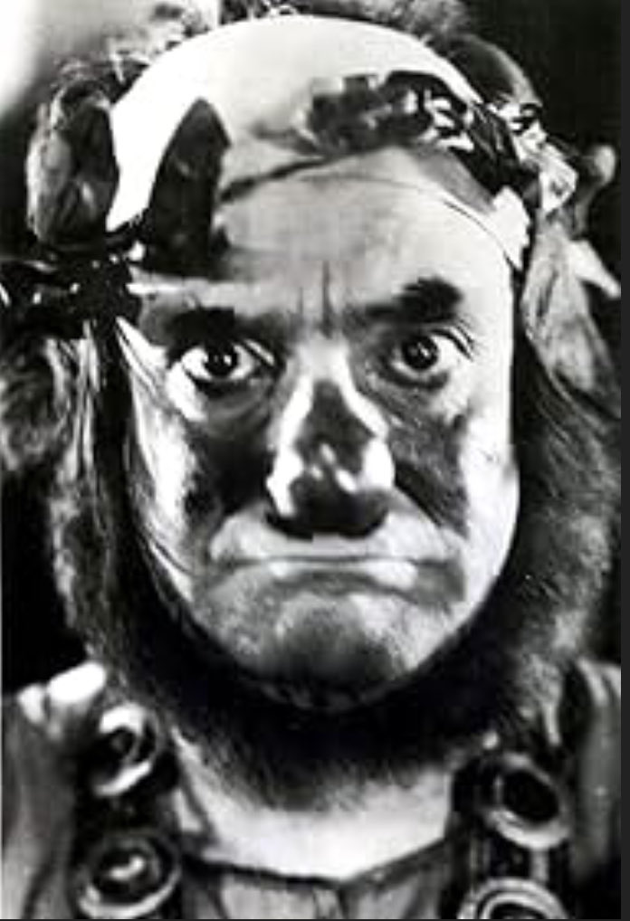 “Ignobile plebaglia, consì ricompensate gli enormi sacrifici fatti per voi??!Chiedetemi tutto, tanto non ve darò nulla! Bravo, Grazie!"
Ettore Petrolini - Nerone (1930) 
youtu.be/K1Fmumalppo?si…