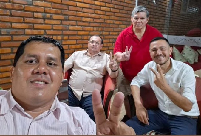 La FEI de <a href="/contraloriapy/">Contraloría General de la República🇵🇾</a> fiscalizo y hallo varias irregularidades en el desempeño del intendente de Paraguarí  Marcelo Simbron, quien intenta el rekutu por el mov. Añetete, cuyo líder local Gustavo López no sale de lo insulso, mientras Retamozo juega a Poncio Pilatos.