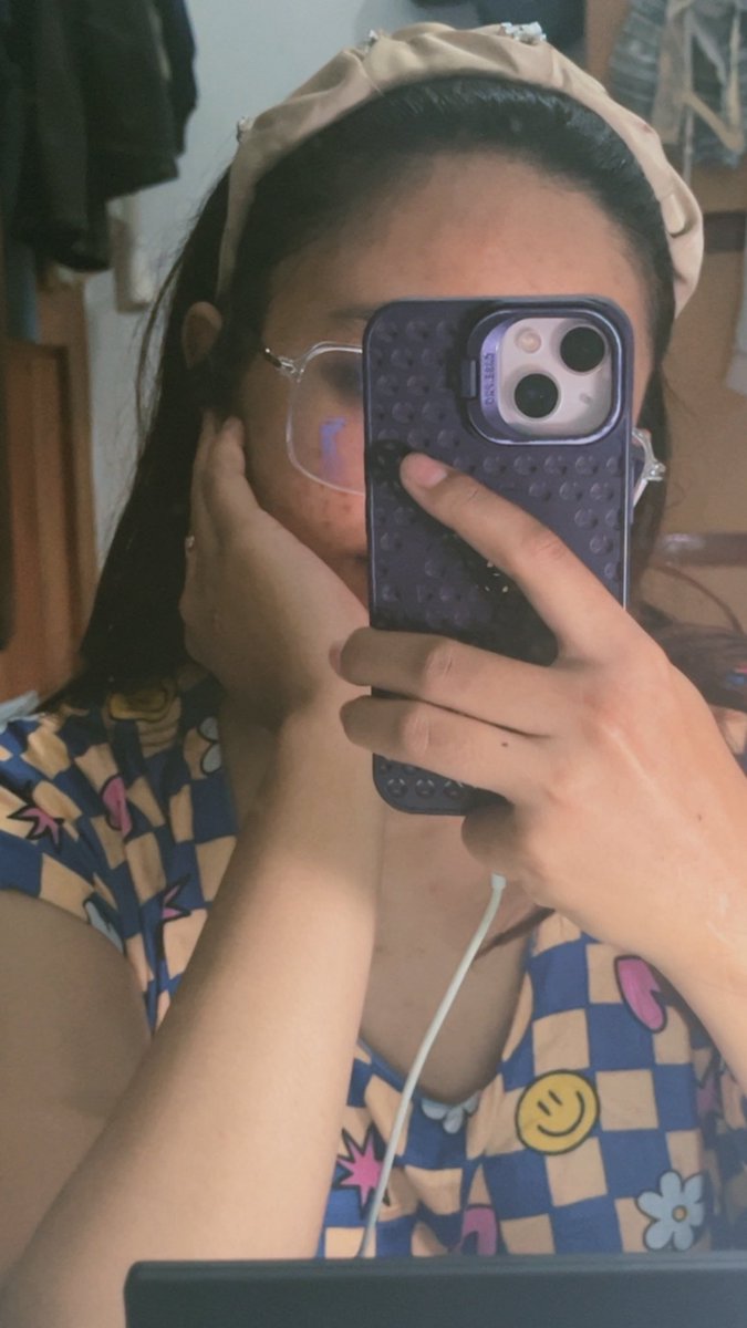 vaustineee's tweet image. gadang~ 
besoksenin kejar deadline