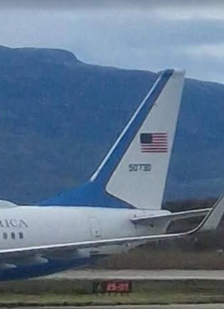 Sin explicación oficial hasta el momento, por parte de Autoridades locales o nacionales, el avión oficial de los Estados Unidos Que en su cola tiene los números de Matrícula 50730 sería una visita No Oficial <a href="/MinDefensa_Ar/">Ministerio de Defensa</a> <a href="/somoscorta/">Corta</a> <a href="/spremici/">Sebastián Premici</a> <a href="/VHMok/">Víctor Hugo Morales</a> <a href="/maxiferraro/">maxi ferraro 🎗️</a> <a href="/EstebanPaulon/">Esteban Paulón</a>