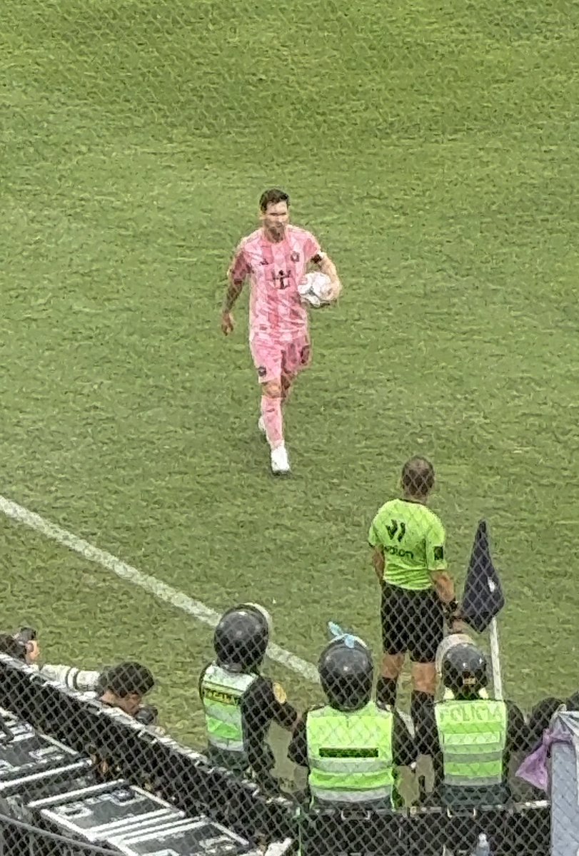 angelo_stefano's tweet photo. Ver a mi ídolo por primera vez, en mi estadio y que mi equipo de toda la vida gane…

ES DEFINITIVAMENTE UN SUEÑO CUMPLIDO 🤍💙 https://t.co/mKzd32wEYx