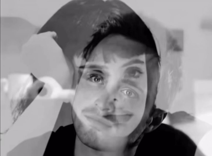 الشخص ذاك اللي مايطلع من بالك