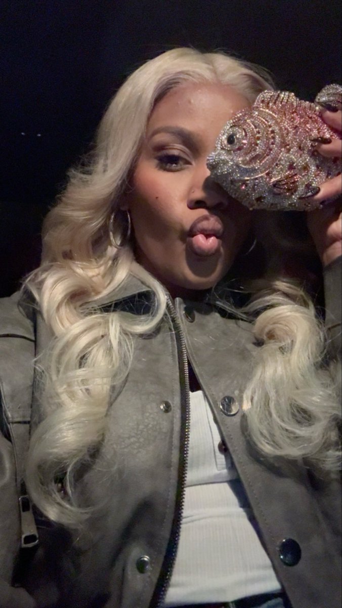 _takiaaaaaaa's tweet image. they can’t see the old me I done revamped..🩶#toppriority