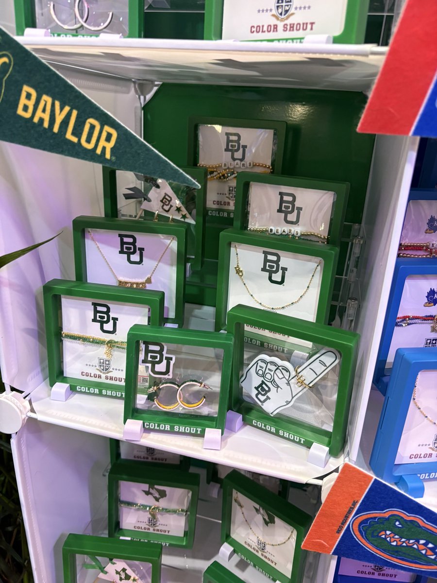 Adrienne Hare tweet media