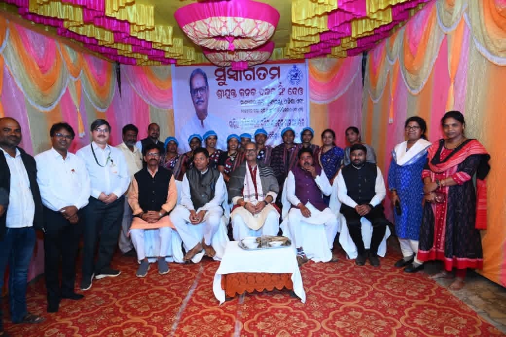 skpradhanbjp's tweet image. ଆଜି ମାନ୍ୟବର ଉପ ମୁଖ୍ୟମନ୍ତ୍ରୀ ଶ୍ରୀଯୁକ୍ତ @KVSinghDeo1 ଏବଂ ମାନ୍ୟବର ବିଧାୟକ କୋରାପୁଟ ଶ୍ରୀଯୁକ୍ତ @RRMachhaBJP ଙ୍କ ସହିତ ସେମିଲିଗୁଡ଼ା ବ୍ଲକର ରାଜପୁଟରେ ମିଲେଟ୍ ପ୍ରକ୍ରିୟାକରଣ ୟୁନିଟ୍ ପରିଦର୍ଶନ କଲି। 

#OdishaMilletMission