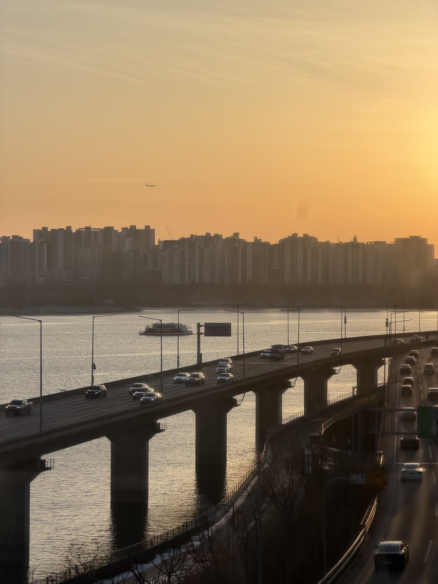 ₍ 📸 ₎ TWITTER 

#JUNSEO : Une première place à Inkigayo… j’ai vraiment du mal à y croire 🥲 Merci du fond du cœur, ALLYZ, de nous avoir offert un si beau cadeau aujourd’hui encore 🎁🎉 [...]

#ALPHADRIVEONE #알파드라이브원 #KIMJUNSEO #김준서 #준서