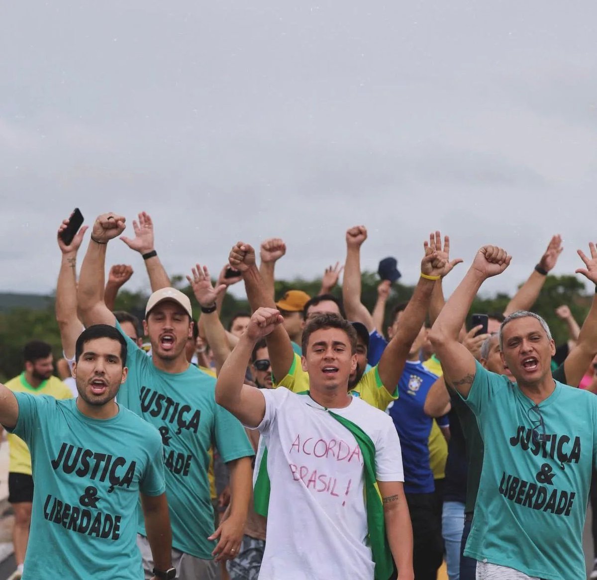 poptime's tweet image. 🚨 Segundo informações do Corpo de Bombeiros, 34 pessoas ficaram FERIDAS e 6 estão em estado GRAVE, após raio atingir manifestação irresponsável de Nikolas Ferreira no DF.