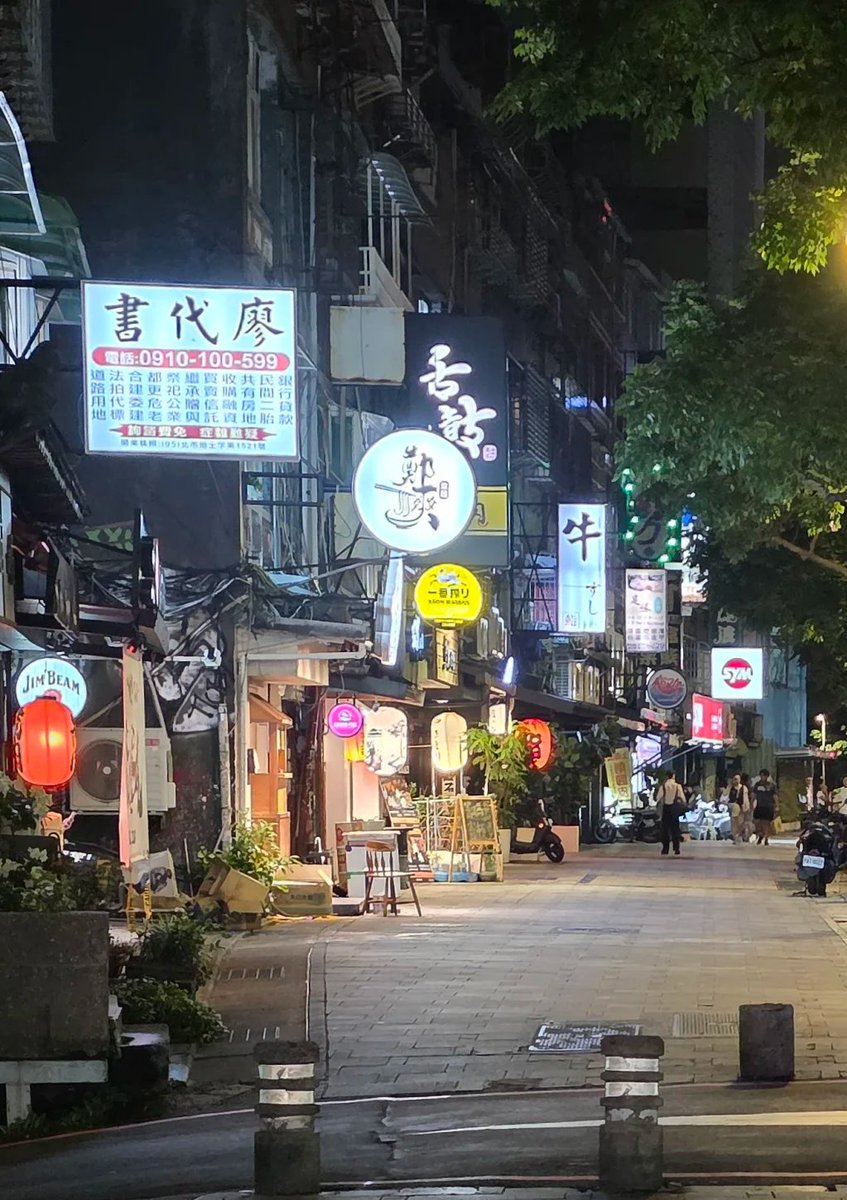 Pattskv's tweet image. この活気あふれる路地裏が一番好き。