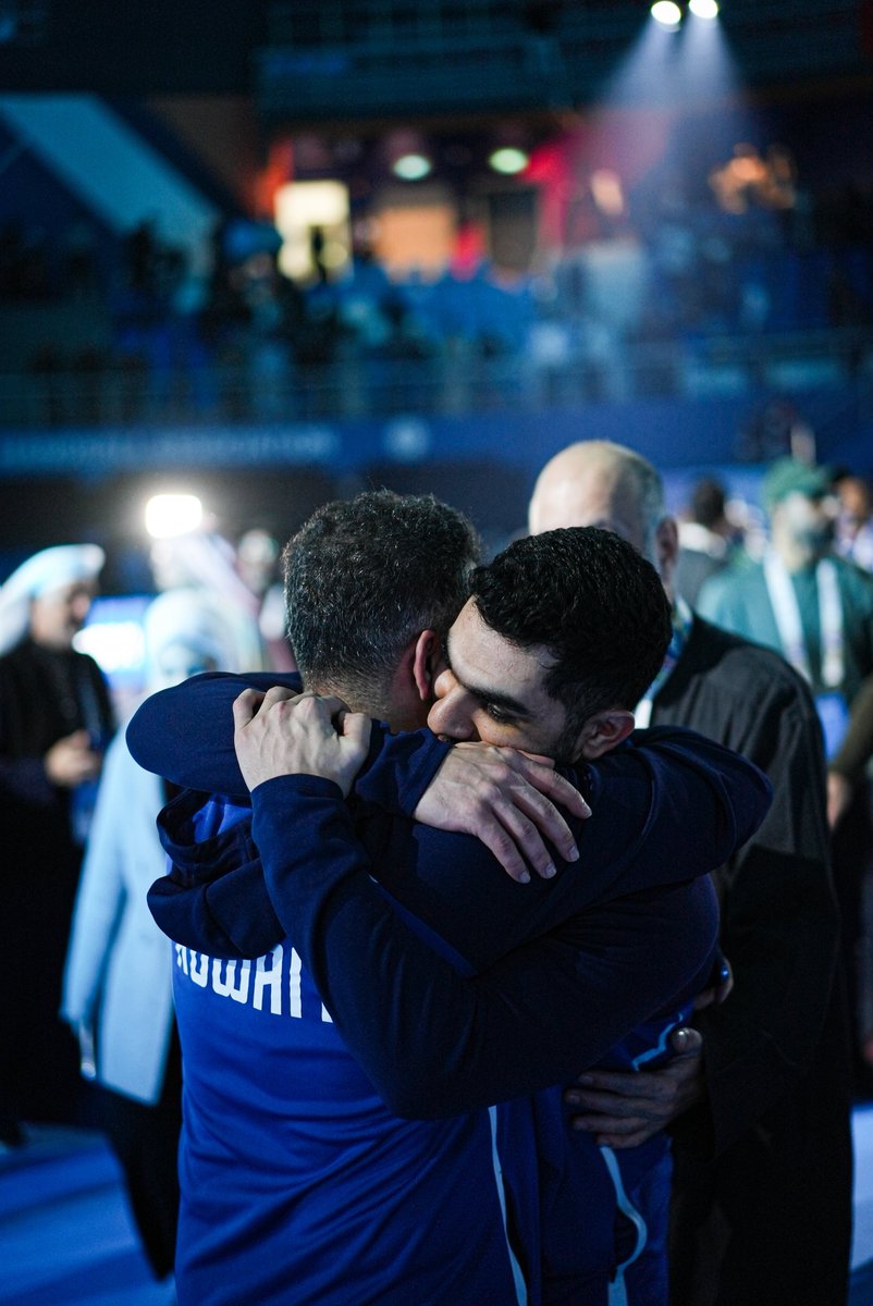 KHAkuwait's tweet photo. فررررررحة للتاريخ مع الجماهيييير الوفييية 💙👏
المهمة الأولى ☑️
المهمة الثانية ⏳
#MrBlue 💙🇰🇼 https://t.co/VyPNY8dk0f