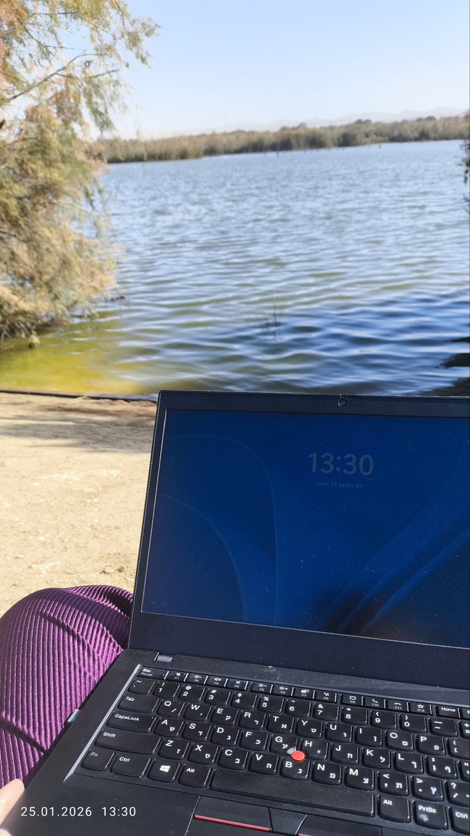 בחודשים האחרונים התחלתי עבודה חדשה, עם אתגרים הם אינסופיים בעיקר בעיניין הבינאישי.
אבל היתרון הגדול- אני מטיילת בכל הארץ, אין יום שנראה כמו יום הקודם, והמשרד שלי הוא או הבית, או מקומות כמו שבתמונה,
אני באמת לא יודעת איך מפה אחזור לעבוד 8-16 במשרד סגור.