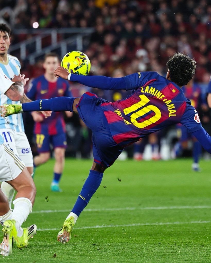 TouchlineX's tweet image. 🚨🗣️ Raphinha: "We were going crazy with Lamine Yamal's goal from the bench. We could not believe it." 

"He took the 'best goal of the game' award from me."