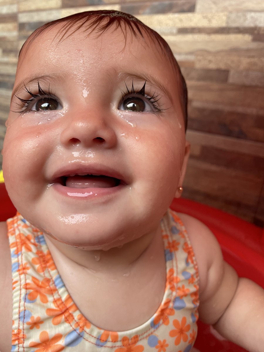 Díganme si no son los ojos y pestañas más lindas que hayan visto😍😍😍