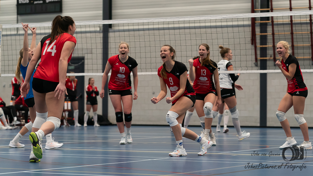 Kalinko Dames1 neemt na de nederlaag tegen Apollo 8 met veel trots afscheid van het bekertoernooi dit seizoen. Het kende vele mooie en prachtige momenten. Lees het nu op VoV
vizieropvolleybal.nl/kalinko-d1-nee…