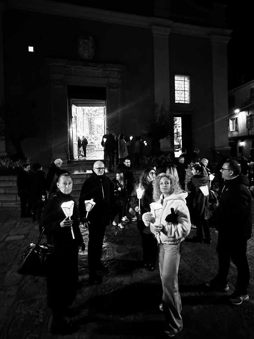 aiacciuvivu's tweet image. 𝐒𝐀𝐍 𝐕𝐈𝐍𝐂𝐄𝐍𝐓𝐈 : 𝐚̀ 𝐟𝐢𝐚𝐧𝐜𝐮 𝐚̀ 𝐢 𝐯𝐢𝐠𝐧𝐚𝐠𝐡𝐣𝐨𝐥𝐢 𝐝’𝐀𝐢𝐚𝐜𝐜𝐢𝐮 𝐞̀ 𝐝𝐢 𝐮 𝐜𝐢𝐫𝐜𝐨𝐧𝐝𝐮 𝐚𝐢𝐚𝐜𝐜𝐢𝐧𝐮 ! 🍇🍷

Eramu prisenti arisera, cù Jean-Paul Carrolaggi è a squadra d’Aiacciu Vivu, à a San Vincenti, Santu Patronu di i vignaghjoli. 

1/3