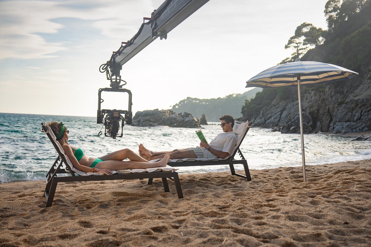 Emily Bader and Tom Blyth on the set of PEOPLE WE MEET ON VACATION 📸