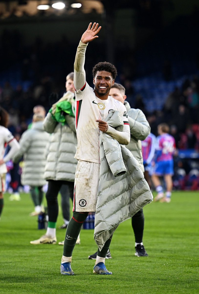 Blue_Footy's tweet image. Liam Rosenior on Andrey Santos occasionally slotting into defence:

🗣️ "It’s like a semi-four, semi-five at the back with Andrey in between. I’m lucky with Andrey because he’s done it for me before against Marseille and PSG last year. But for the other players, they’ve never…