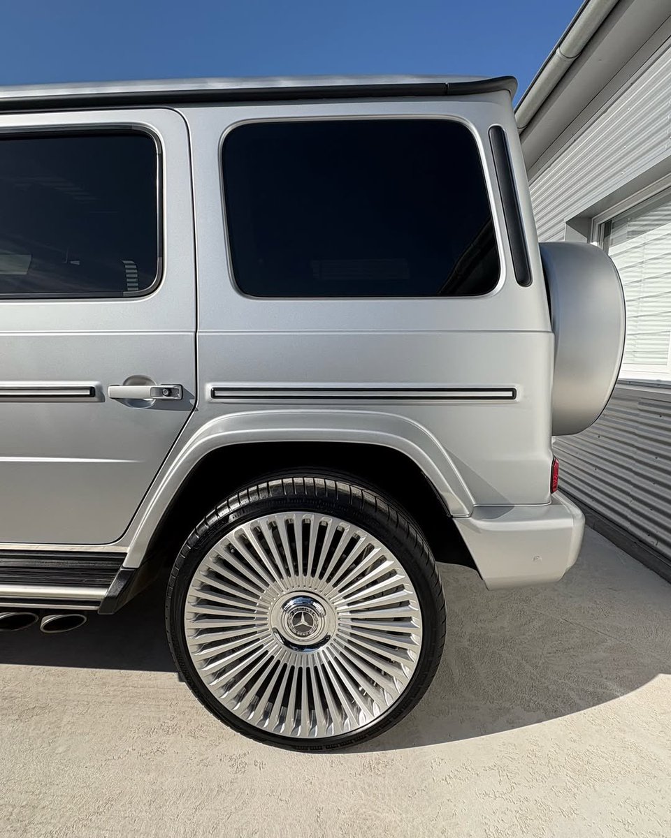 East’on (@eastonmargiella) on Twitter photo 