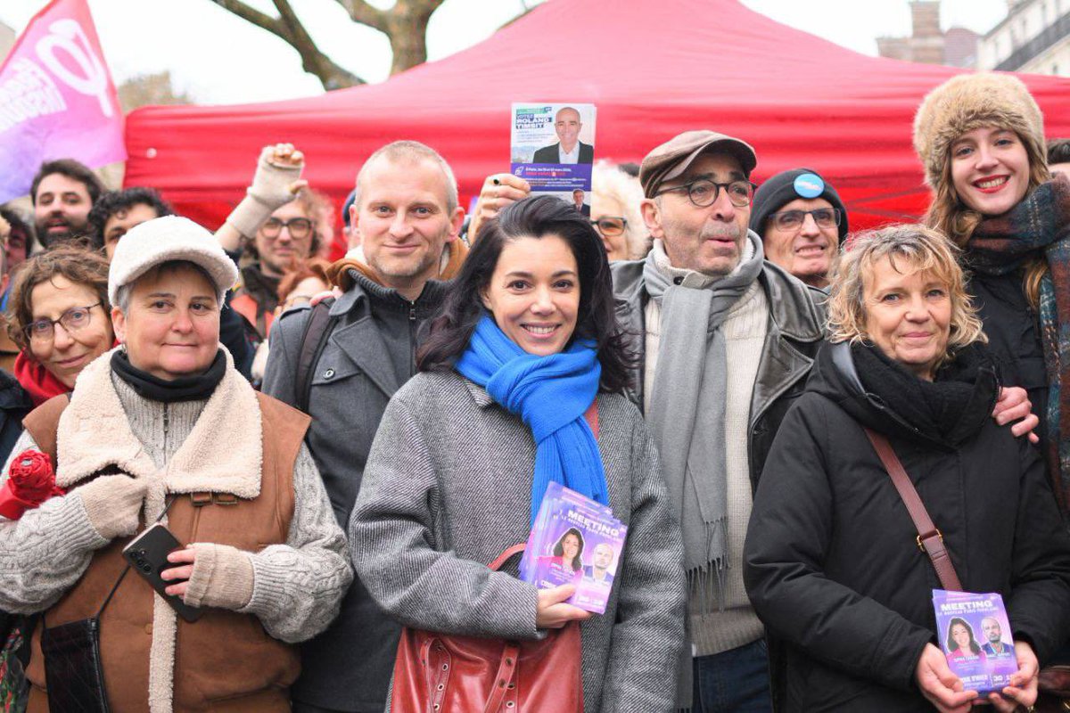chikirouparis's tweet image. Opération porte-à-porte géant ! 
Dans tout Paris, les militants se sont engagés pour faire gagner le #NouveauParisPopulaire et inviter les parisiens au meeting du 30 janvier !