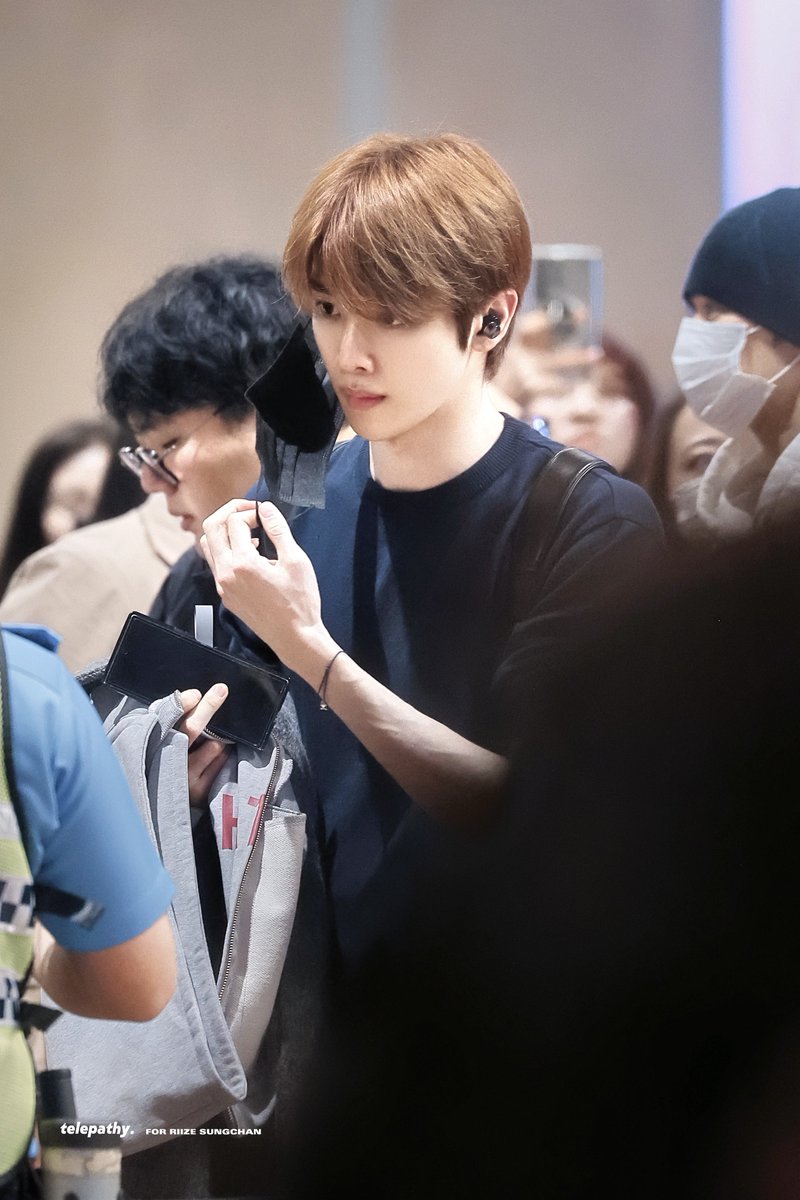 telepathy0913's tweet image. 260126 마스크가 좀 철이 없넼ㅋ 바보강쥐🥺
#SUNGCHAN #ソンチャン #성찬 
#RIIZE #라이즈