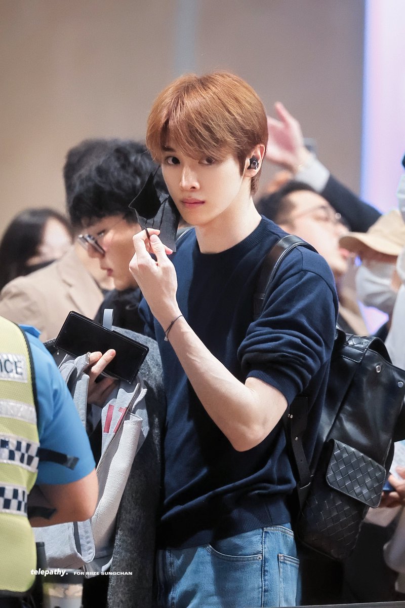 telepathy0913's tweet image. 260126 마스크가 좀 철이 없넼ㅋ 바보강쥐🥺
#SUNGCHAN #ソンチャン #성찬 
#RIIZE #라이즈