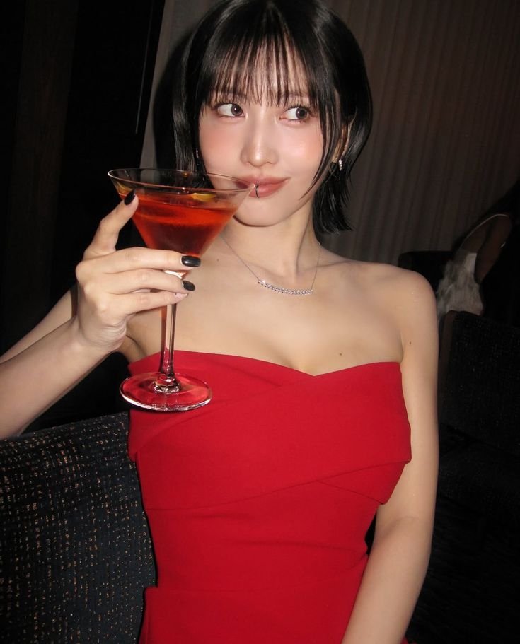 PincesodoSenpai's tweet image. Como alguns já sabem, ontem rolou o evento da Hennessy, uma das marcas que meu Chefia é embaixador e que eu fui notada, então não podia perder a oportunidade de estar deslumbrante e beber algumas. 😎🍸❤️