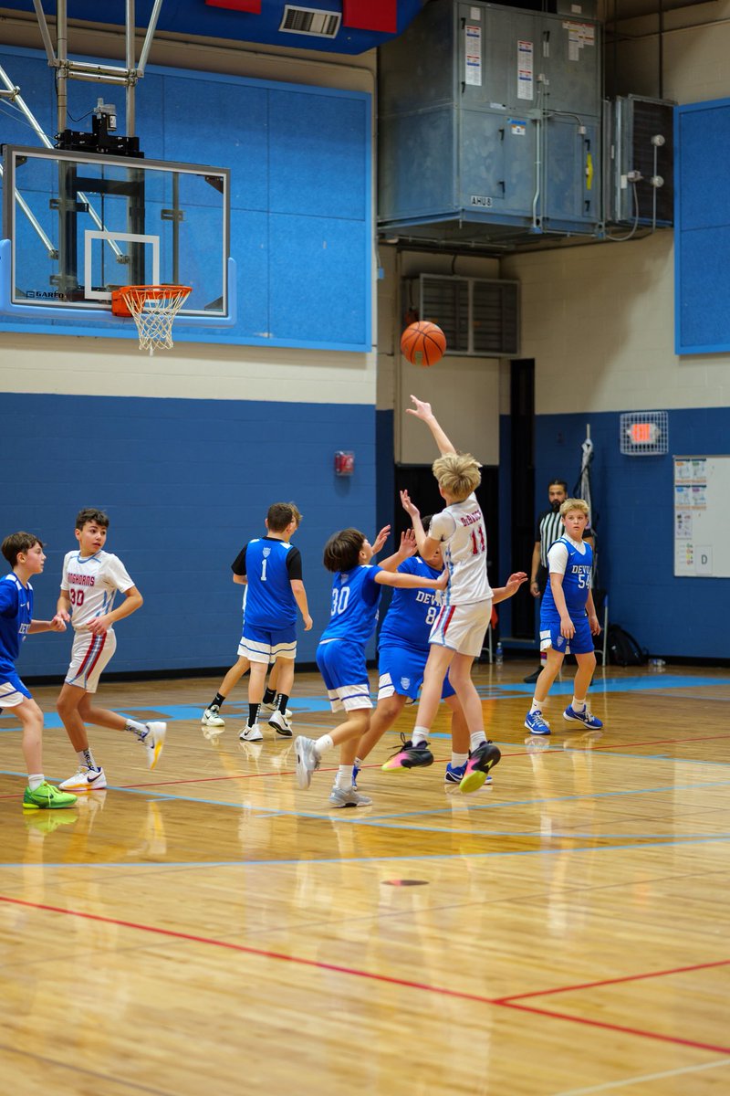 7th Grade (Blue) getting after it!
Competing. Hustling. Playing together.
Keep working, fellas! 💙😈🏀