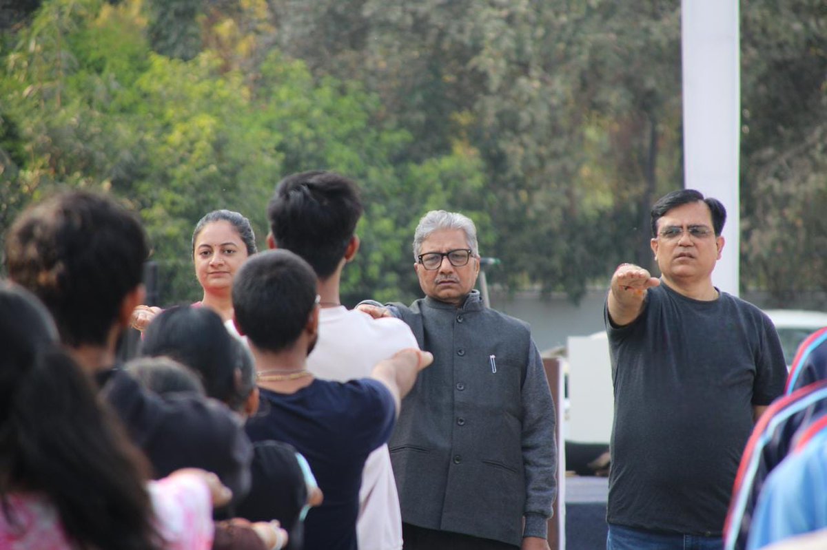 NFSU_Official's tweet photo. NSS Volunteers and NCC Cadets of NFSU, Gandhinagar took the pledge to vote fearlessly and impartially, strengthening the spirit of democracy on the occasion of National Voters' Day in the presence of Prof.(Dr.) S.O. Junare, Campus Director, #NFSU, Gandhinagar.
#NationalVotersDay https://t.co/cs4SEpUDor
