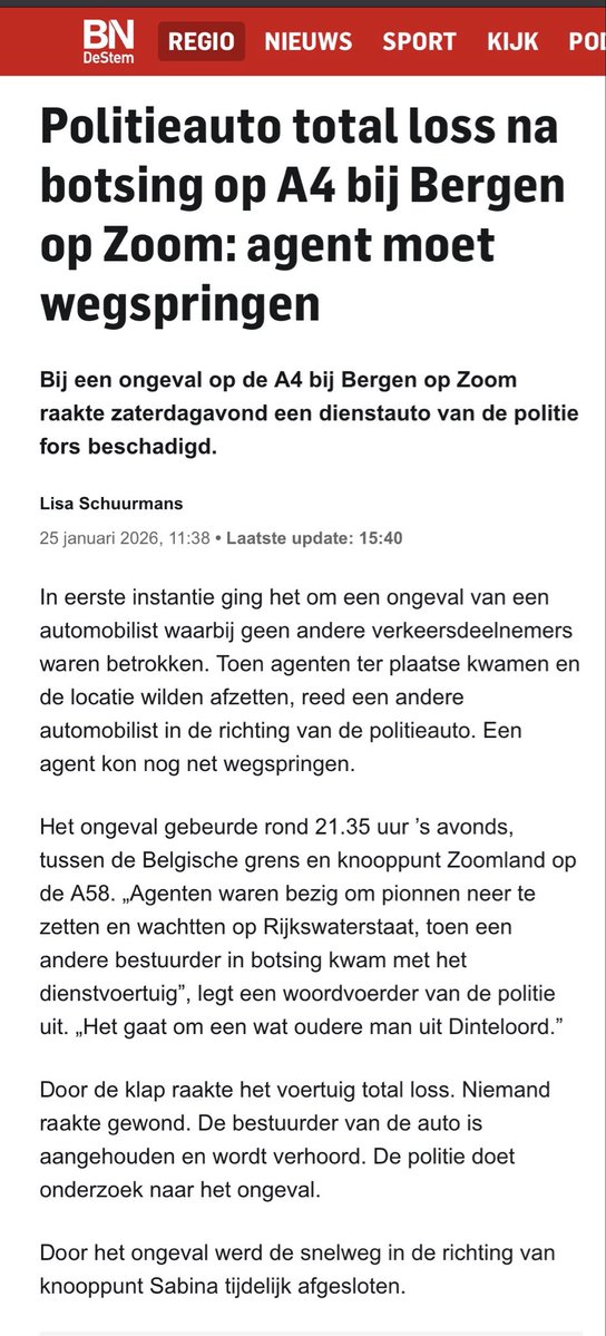 Zwaar beschadigde politiewagen bij ongeval A4 Bergen op Zoom