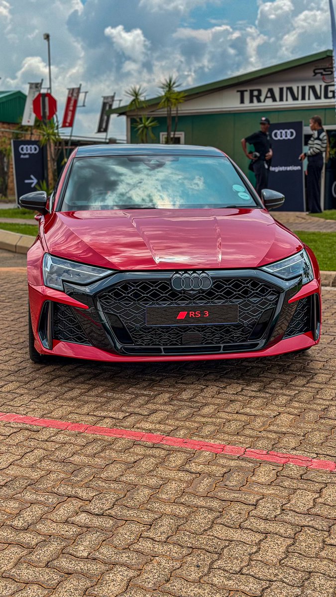 IamKumbi's tweet photo. Yoh! What a gorgeous piece of machinery 😭😭. https://t.co/OmPBPN4Muy