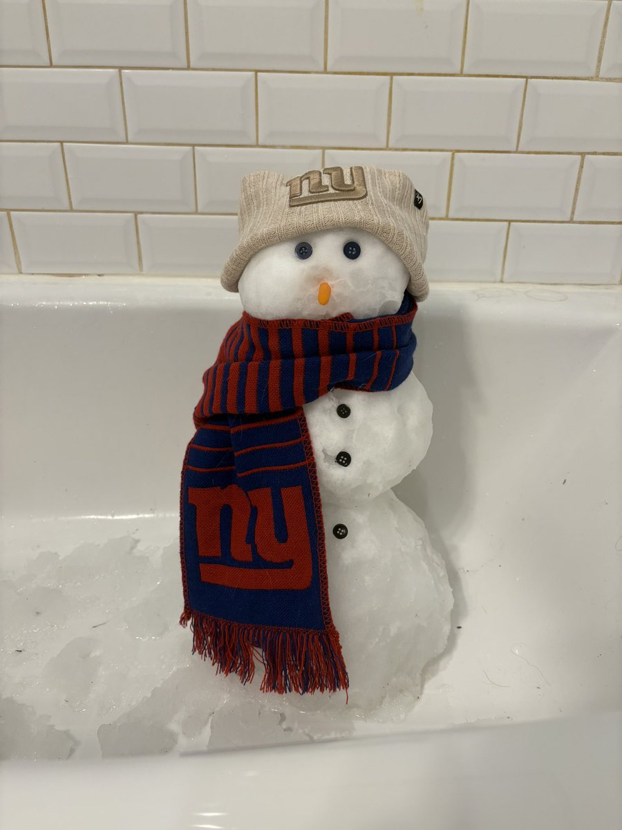 lanil65's tweet photo. The bathtub G-man is ready for the draft! @Giants #WinterStormFern https://t.co/aAxn9OYlY5